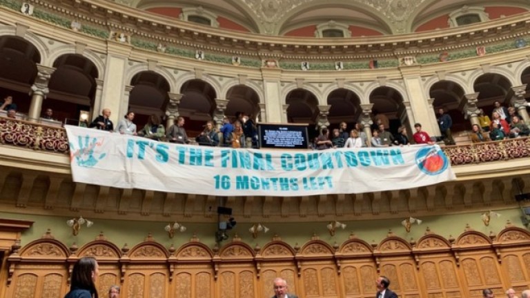 Активисти за климата спират работата на парламента в Швейцария