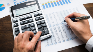 Каква е пълната цена на един отработен час или месец