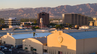 В понеделник Paramount отправи враждебна оферта за придобиването на Warner