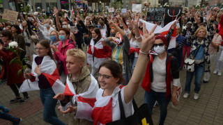 Женски поход в Минск срещу властта, има задържани
