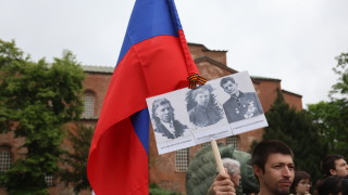 Партии и граждански организации прочетох Деня на победата пред оградения