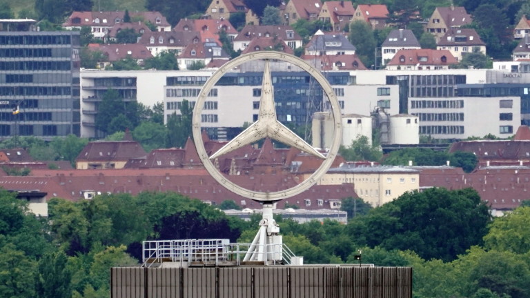Германският автомобилен гигант Даймлер обяви, че няма да оспорва нареждане