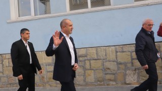 Президентът Румен Радев призова всички хора към пълна мобилизация на