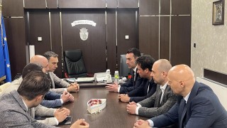 Министърът на младежта и спорта Иван Пешев посети Бургас където