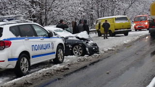 Верижна катастрофа затрудни движението в района на полигона край Благоевград