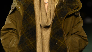 Британската марка за луксозна мода Burberry може да се насочи