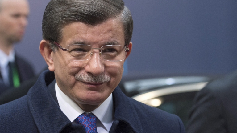 Рокадата на премиерския пост няма да доведе до избори, уверява съветник на Ердоган