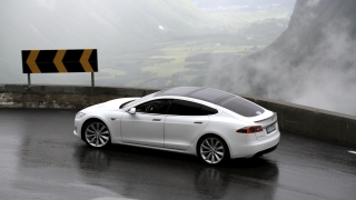 90% от колите на Tesla имат нужда от ремонт след производството им