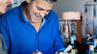 Какво общо имат Джордж Клуни Райън Рейнолдс и Анджелина Джоли