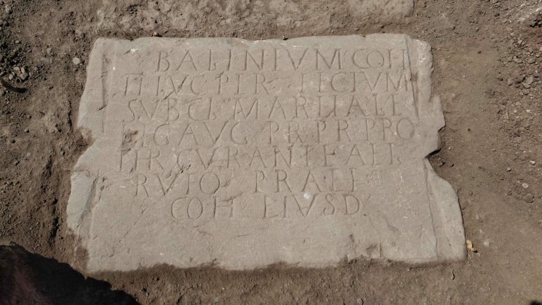 Официален латински надпис от времето на импeратор Марк Аврелий (161-180