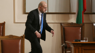 Народното събрание прие решение с което се задължава вицепремиерът Томислав