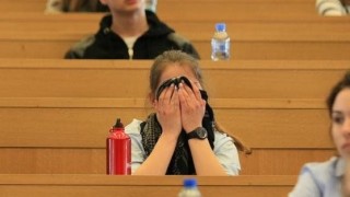 Днес се провежда поправителната на матура по български език и