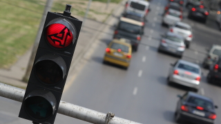Вследствие на тежко пътнотранспортно произшествие е повредена светофарната уредба на