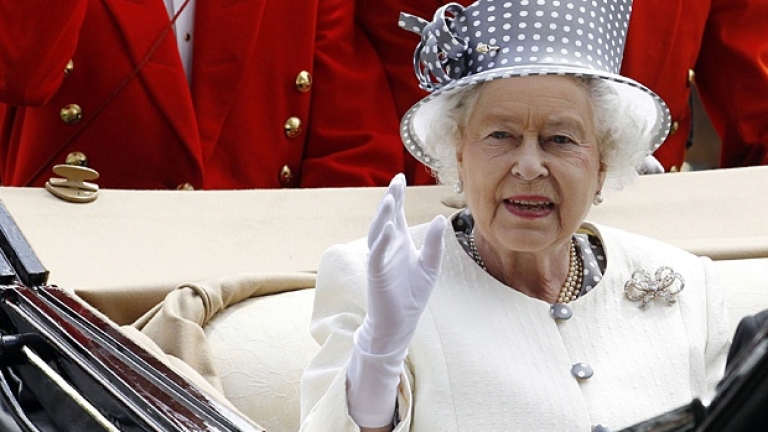 Кралица Елизабет II освобождава функциите си като патрон на "Ол Инглънд Клъб"