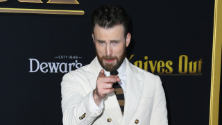 И Крис Евънс има проблеми с къпането