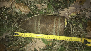 Откриха невзривен снаряд в двора на къща в Смолян съобщава
