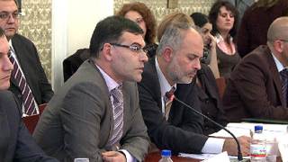 Дянков – под кръстосан огън в парламента