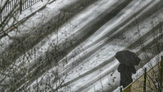 Временно е ограничено движението на всички автомобили в посока София