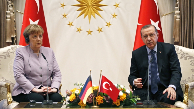 Меркел натисна Ердоган да уважава свободата на словото
