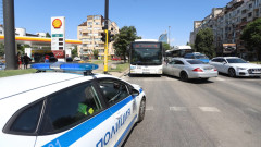 Две жени са в болница след рязко спиране на автобус в София