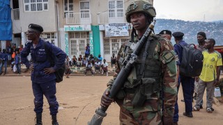 Докато войната в изстрадалата през годините Конго бушува нейните съседи