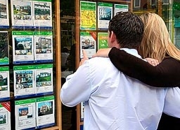 Имотите във Великобритания поевтиняват с двуцифрено число