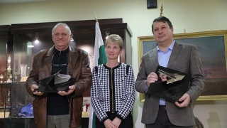 Едуард Папазян и Бончук Андонов получиха награди за спортна журналистика "Люпи и Мичмана"