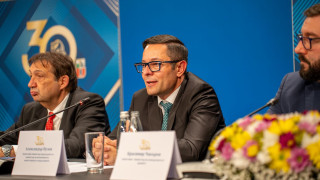 Вицепремиерът Александър Пулев подчерта на среща на НСОРБ че инвестициите намаляването