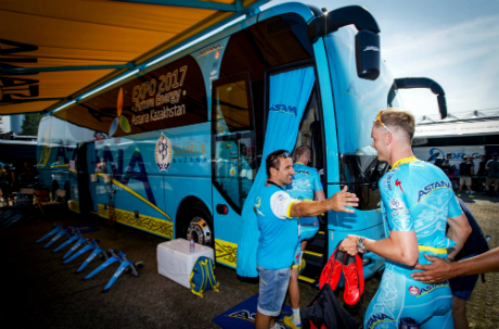 Страхотен удар по Астана и Нибали, часове преди Тур-а