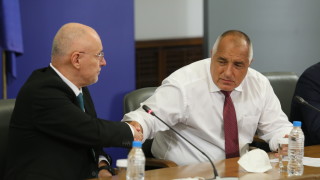 Борисов не е щастлив, че с Радев не споделят ръченица за влизането ERM II