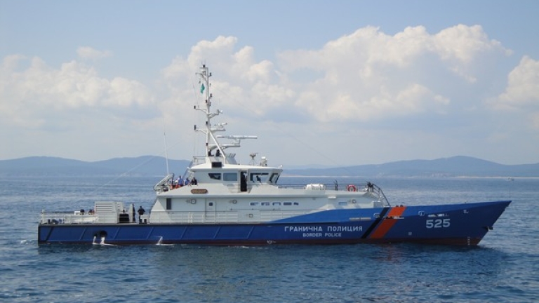 Нашият "Обзор" спаси 900 мигранти в Егейско море