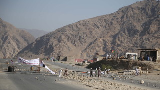 Атентатор самоубиец в Афганистан уби най малко 32 души и рани