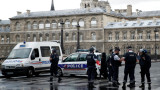  В Париж заловиха петима след открита самоделна бомба 
