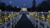 Разследват корупционна схема за помилване от президента на САЩ