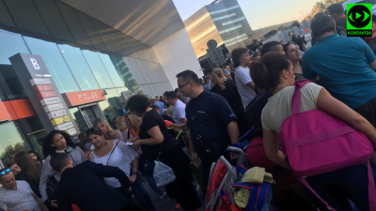 Евакуация на летището във Варшава