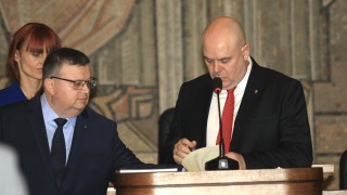 Всички прокурори и магистрати са независими Този термин независим прокурор