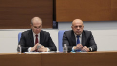 Двама вицепремиери обясниха в парламента какво прави властта за кризата с боклука в София