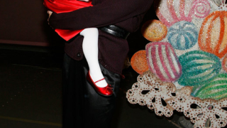 Сури Круз с колекция от обувки за над 100 000 лири