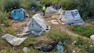 Поредна акция по премахване на незаконни постройки ромски се е