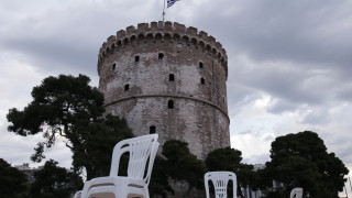 Полицията в Солун издирва две лица които са причинили щети