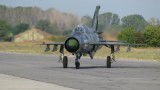  Румънски изтребител МиГ-21 се разруши в поле покрай Черно море 