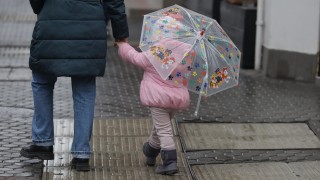 Дъждовен и облачен петък 