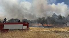 Пожар избухна край Българово, евакуирани са хора