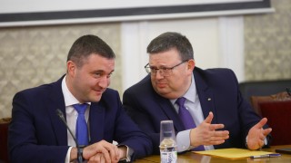 И главният прокурор Сотир Цацаров докладва пред временната комисия за
