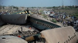  90 починали в железопътна злополука в Пакистан 