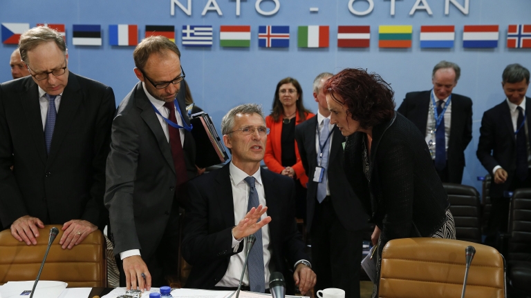 НАТО: Русия е използвала една и съща схема за намеса в избори през 2016-2017 г.