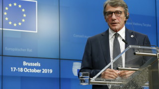 Европейският парламент подкрепя отлагане на Брекзит пише Гардиън Законодателният орган