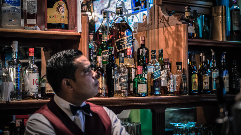 Уискито се среща все по-рядко в баровете във Венецуела