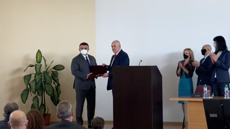 Главният прокурор Иван Гешев награди досегашния вътрешен министър Младен Маринов