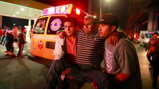 Надлез се е срутил над метро в мексиканската столица Надлезът